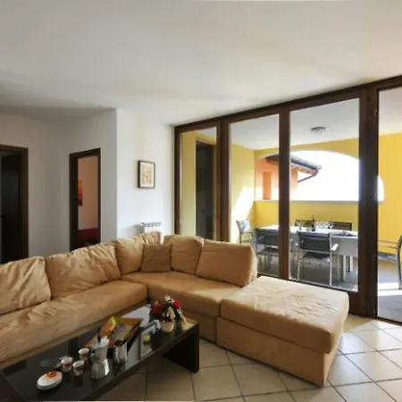 Apartment Germasino Sleeps 8 Pool Morbio